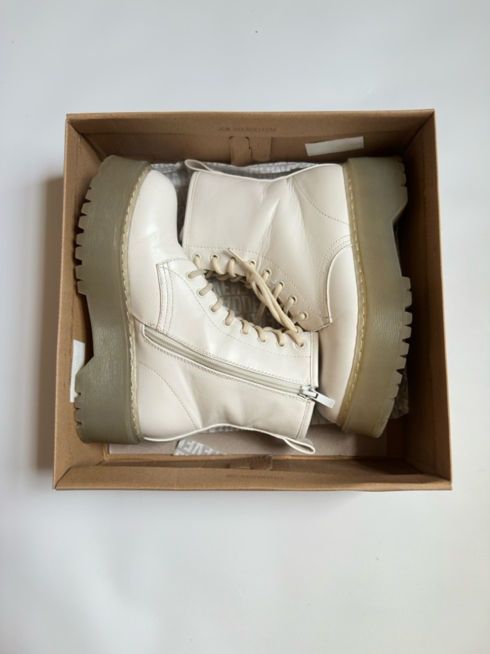Steve Madden 'Bettyy' Womens White Boots Size 6